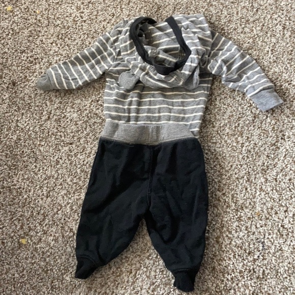 (2) 3 Month Outfits - Picture 3 of 5